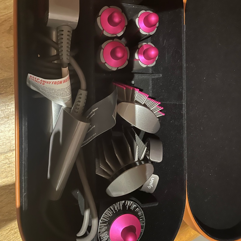 Dyson Airwrap- excellent condition